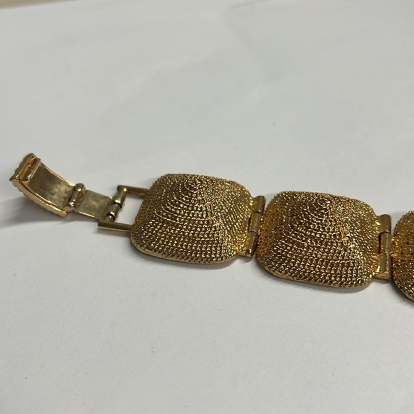 Vintage Goldplated Dome 7” Chunky Bracelet - Picture 6 of 14